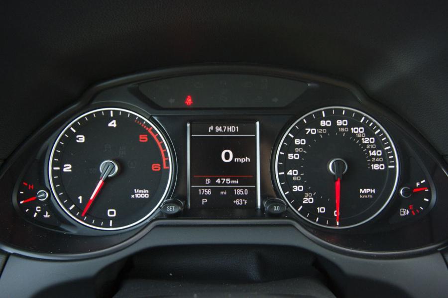 Панель приборов Audi Q5 TDI Quattro (8R) 2013 года  (NA) (фото 24 из 33)